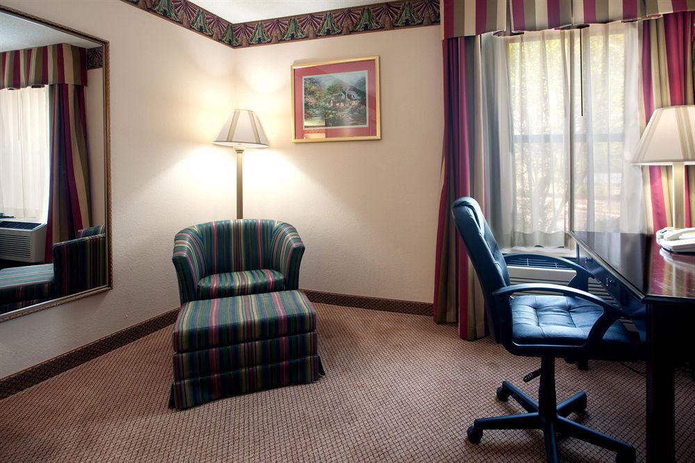 Quality Inn & Suites Clemmons I-40 Oda fotoğraf